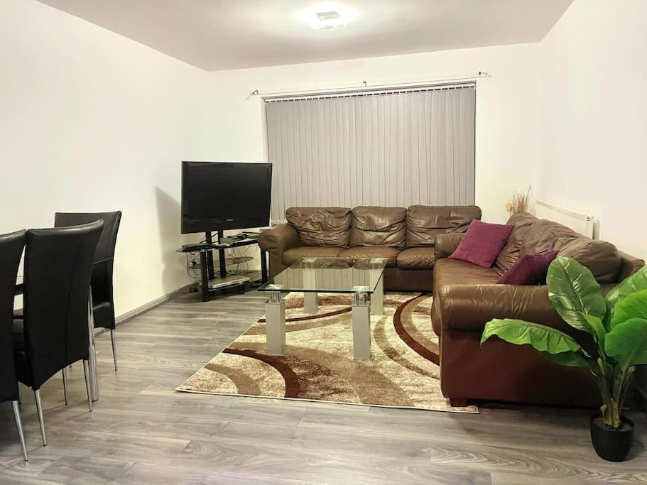 Lovely 3 Bed Apartment Near Qe Hospital Harborne Birmingham New מראה חיצוני תמונה