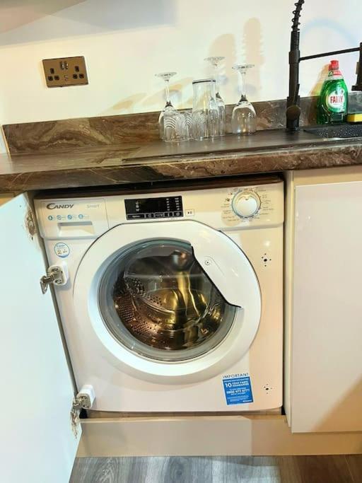 Lovely 3 Bed Ground Floor Apartment Near Qe Hospital Harborne Birmingham New מראה חיצוני תמונה