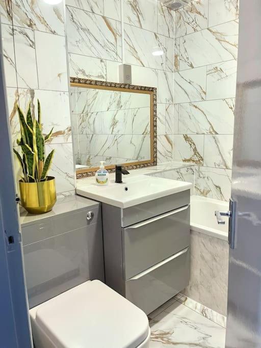 Lovely 3 Bed Ground Floor Apartment Near Qe Hospital Harborne Birmingham New מראה חיצוני תמונה