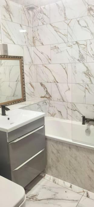 Lovely 3 Bed Ground Floor Apartment Near Qe Hospital Harborne Birmingham New מראה חיצוני תמונה